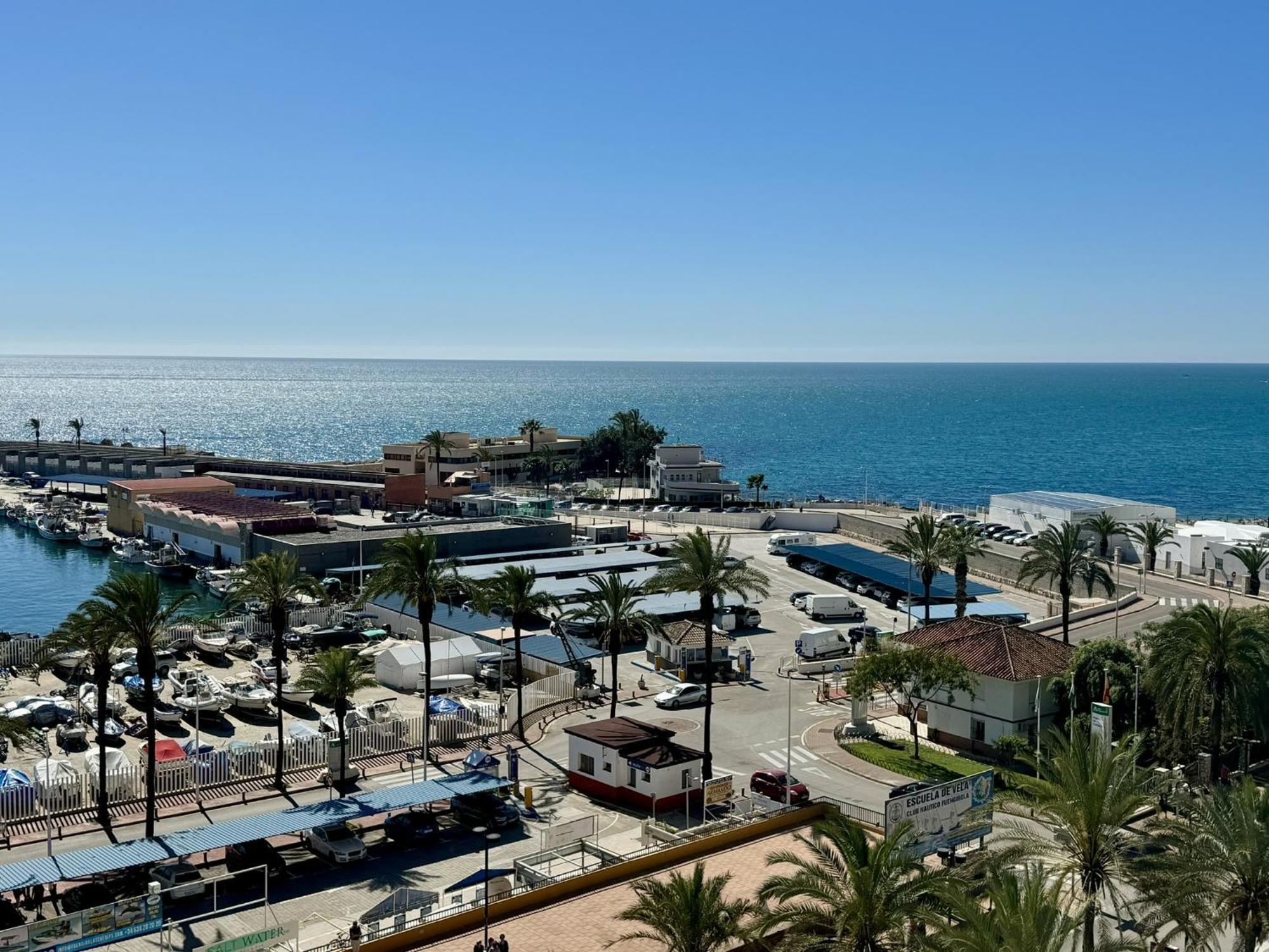 Beachfront Apartment With Terrace And Seaviews Fuengirola Esterno foto
